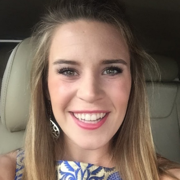 Meet your Posher, Caroline - Picture 1 of 1